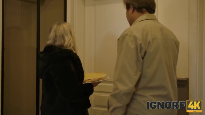 Вполне нормальное поведение на вечернем званом ужине #1